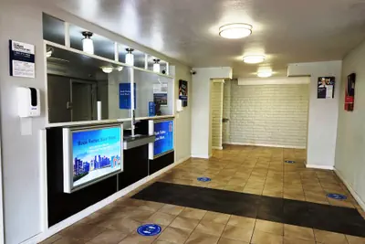 Photo 4 - Studio 6 Baytown, TX - Garth Road