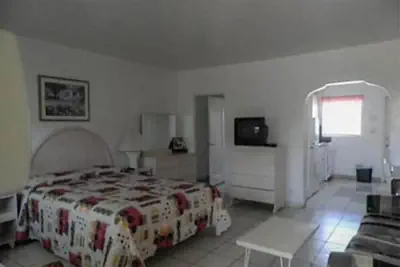Photo 5 - Richard's Motel Extended Stay