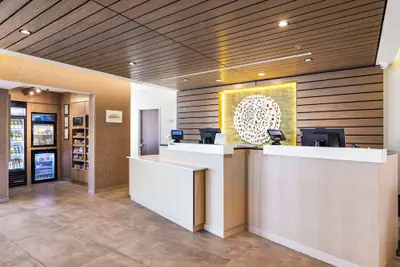 Photo 2 - Fairfield by Marriott Inn & Suites San Francisco Airport Oyster Point Area