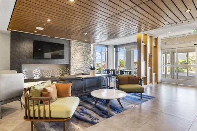 Photo 4 - Fairfield by Marriott Inn & Suites San Francisco Airport Oyster Point Area