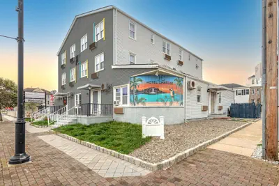Photo 2 - Hammock Inn & Suites - Jersey Shore