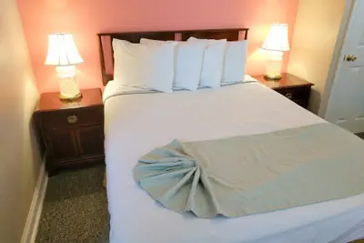 Photo 2 - Key West Motel