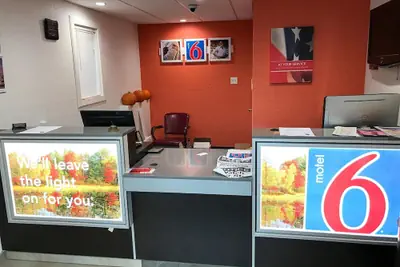 Photo 4 - Motel 6 Huntington, WV