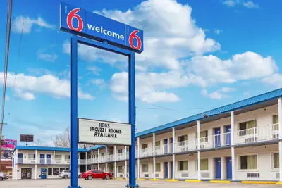 Photo 2 - Motel 6 Huntington, WV
