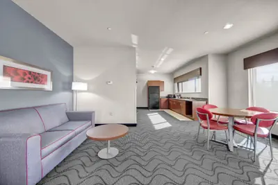 Photo 4 - Holiday Inn Express & Suites Oklahoma City North by IHG