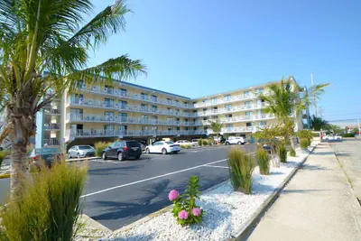 Photo 2 - Coastal Palms Inn & Suites
