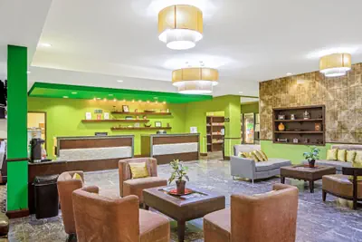 Photo 3 - La Quinta Inn & Suites by Wyndham Elk City