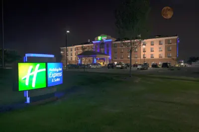 Photo 2 - Holiday Inn Express & Suites Detroit North - Troy by IHG
