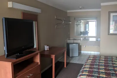 Photo 4 - Budget Motor Lodge