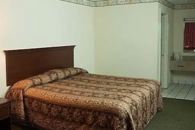 Photo 5 - Budget Motor Lodge