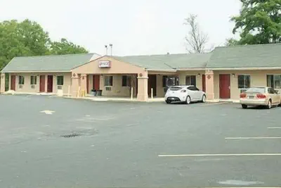 Photo 2 - Budget Motor Lodge