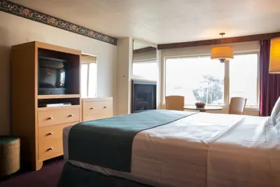 Photo 3 - Hi-Tide Oceanfront Inn