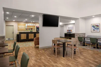 Photo 4 - Hampton Inn & Suites Hope