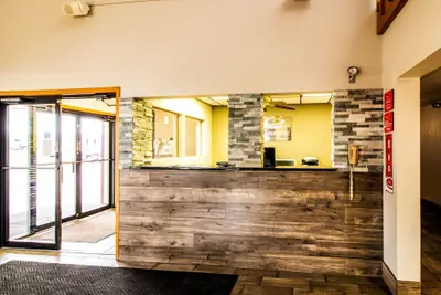 Photo 5 - Econo Lodge Watertown