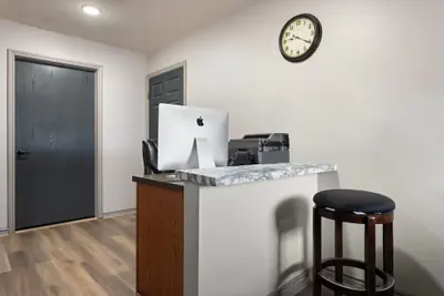 Photo 3 - Eagle's Den Suites Carrizo Springs a Travelodge by Wyndham