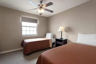 Photo 4 - Eagle's Den Suites Carrizo Springs a Travelodge by Wyndham