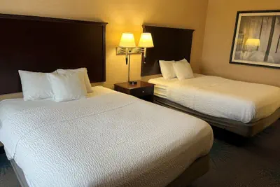 Photo 5 - Days Inn by Wyndham Duluth Lakewalk