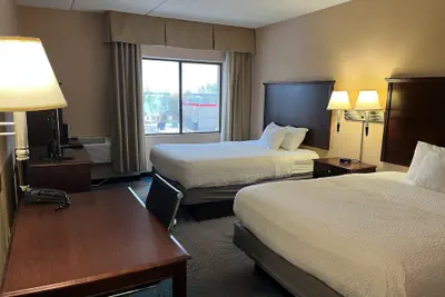 Photo 3 - Days Inn by Wyndham Duluth Lakewalk