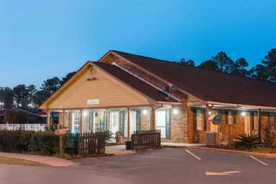Photo 2 - Travelodge by Wyndham Santee