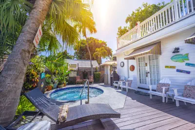 Photo 2 - Seascape Tropical Inn - Adult Exclusive