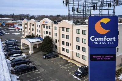 Photo 2 - Comfort Inn & Suites Meriden East