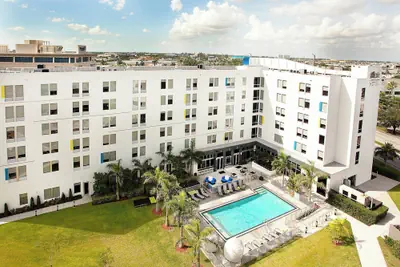 Photo 2 - Aloft by Marriott Miami Doral