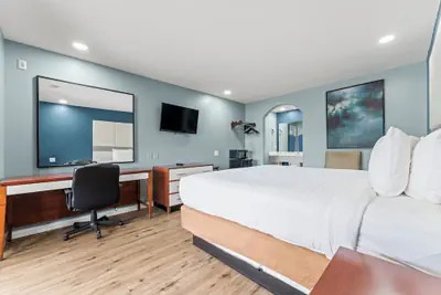 Photo 4 - Executive Inn and Suites