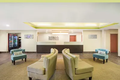 Photo 3 - Sleep Inn & Suites North Mobile Saraland