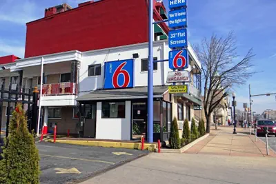 Photo 2 - Motel 6 Baltimore, MD
