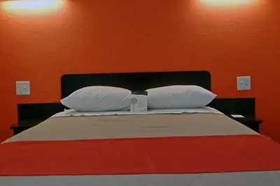 Photo 4 - Motel 6 Baltimore, MD