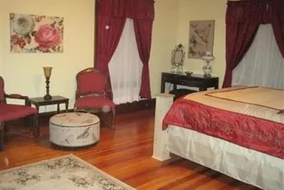 Photo 2 - Walton Manor Inn Bed & Breakfast
