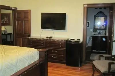 Photo 3 - Walton Manor Inn Bed & Breakfast
