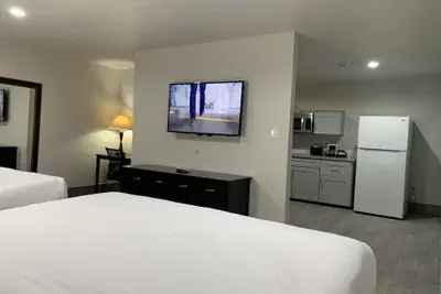 Photo 3 - Days Inn by Wyndham Sulphur Springs