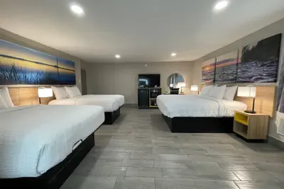 Photo 2 - Days Inn by Wyndham Sulphur Springs