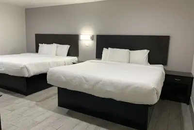 Photo 4 - Days Inn by Wyndham Sulphur Springs
