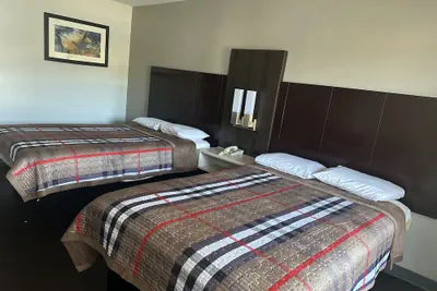 Photo 4 - Deluxe INN  Augusta