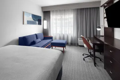 Photo 2 - Courtyard by Marriott Cleveland University Circle