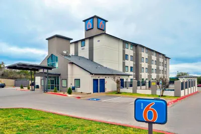 Photo 2 - Motel 6 Marble Falls, TX