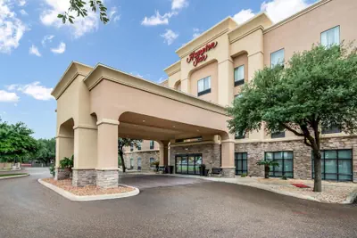 Photo 2 - Hampton Inn Uvalde