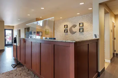 Photo 5 - Comfort Suites Airport - University