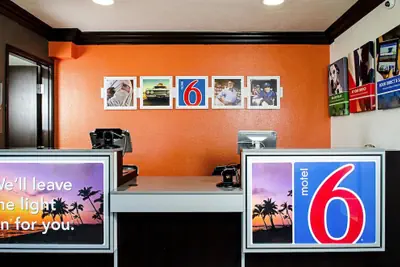 Photo 3 - Motel 6 Modesto, CA - Downtown