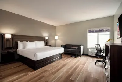 Photo 2 - La Quinta Inn & Suites by Wyndham Gonzales LA