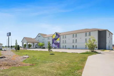 Photo 2 - Spark by Hilton Minot