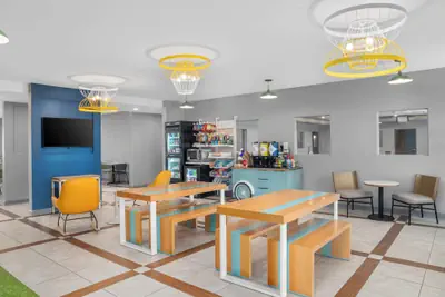 Photo 4 - Spark by Hilton Minot