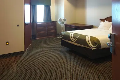 Photo 4 - Roosevelt Hotel