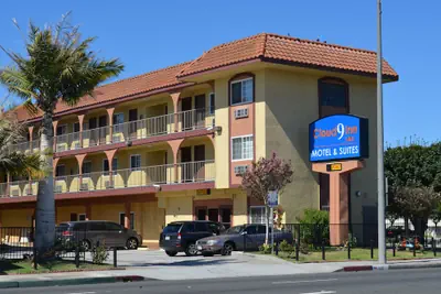 Photo 2 - Cloud 9 Inn LAX