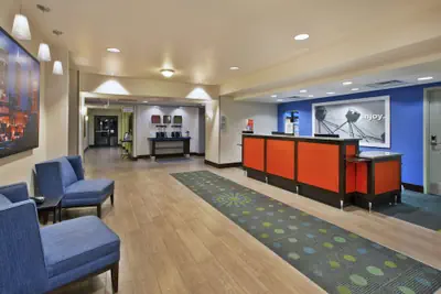 Photo 2 - Hampton Inn & Suites Elyria
