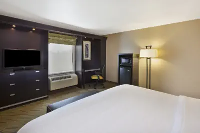 Photo 5 - Hampton Inn & Suites Elyria