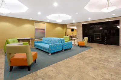 Photo 4 - La Quinta Inn & Suites by Wyndham Dickinson