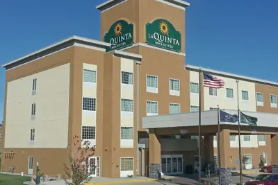 Photo 2 - La Quinta Inn & Suites by Wyndham Dickinson